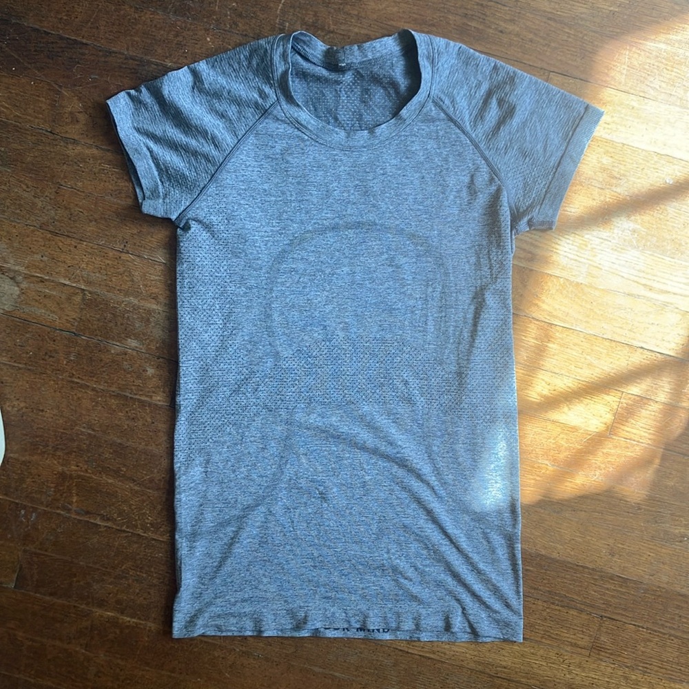 Swiftly Tech short sleeve shirt, grey, size 6.